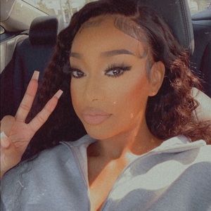 Meet your Posher, Annastasia